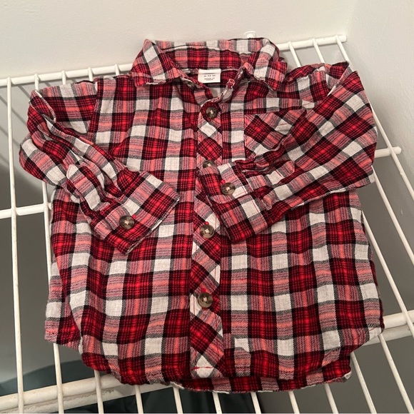 Old Navy. 6-12 M Button Down Plaid Shirt - Picture 2 of 5